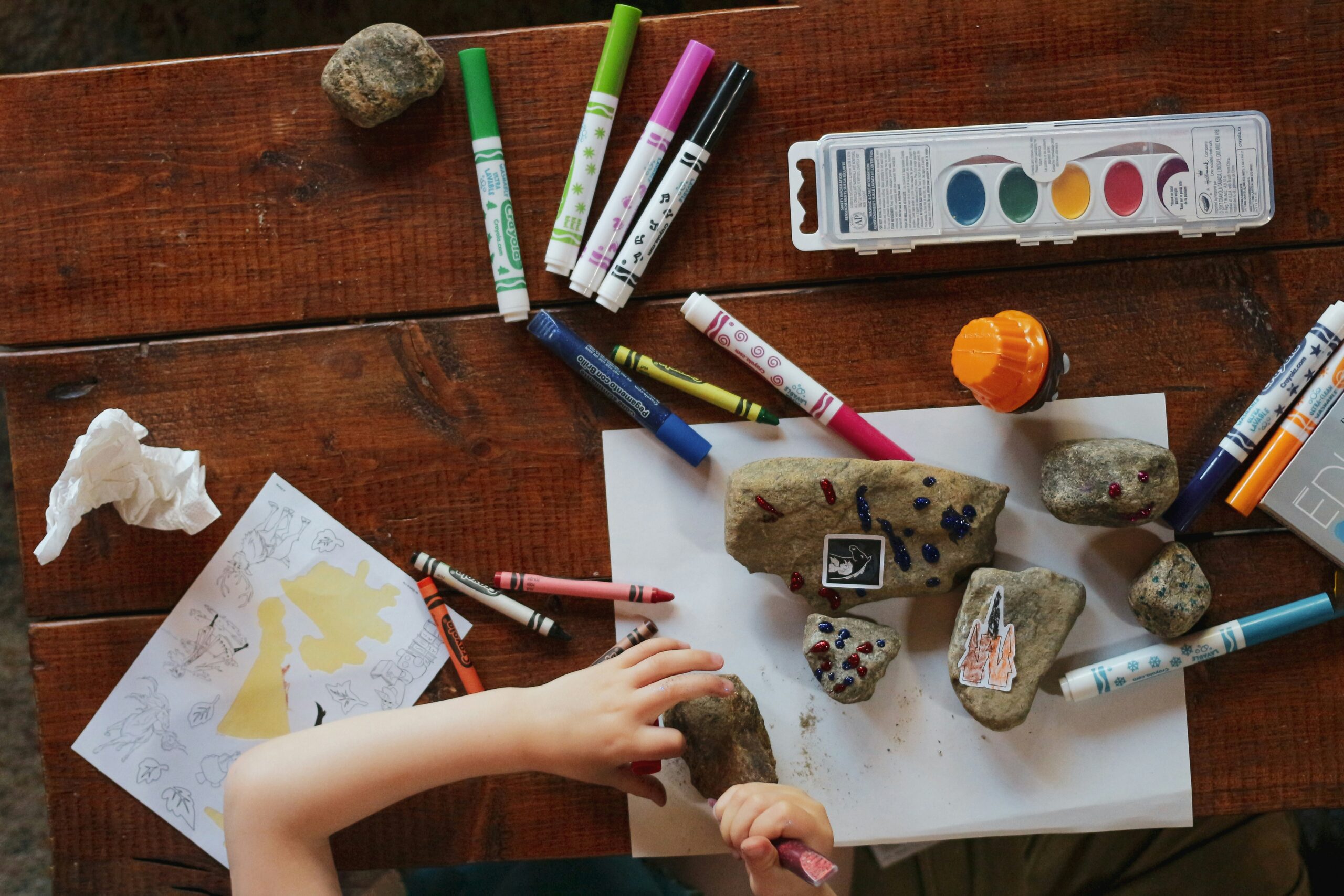 child doing arts and crafts | centerforrisingminds.org